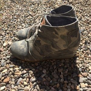 Toms Desert Wedge Ankle Bootie